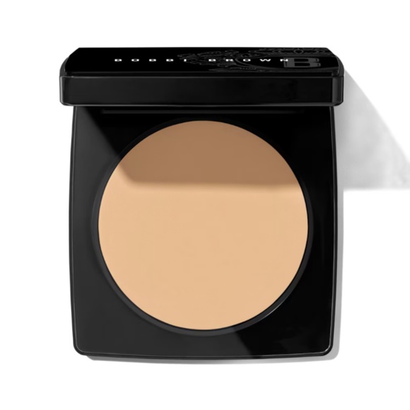 NIB Bobbi Brown Sheer Finish Pressed Powder in Soft Sand - Picture 1 of 3